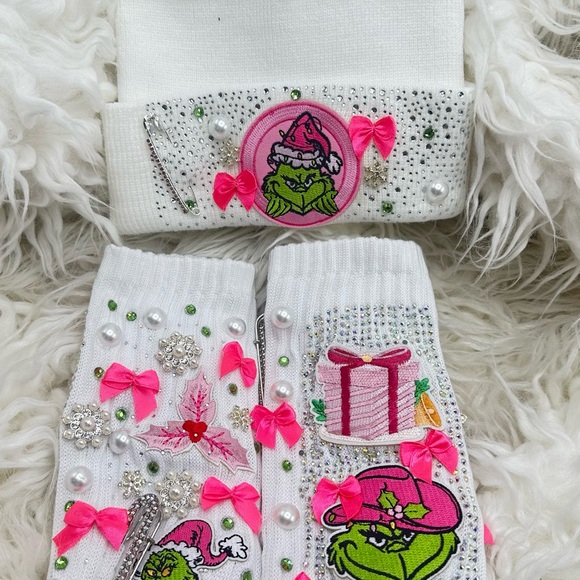 Accessories - Festive Grinch Junk Socks & Hat  Set - White and Pink & Green